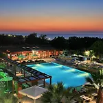Senses Ocean Blue Sea Side منتجع